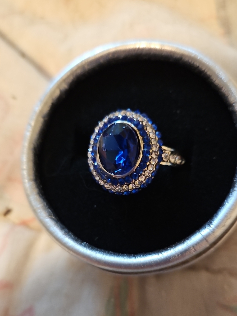 BRAND NEW ** Blue Crystal Halo Cocktail Ring - Women's Fashion Jewelry